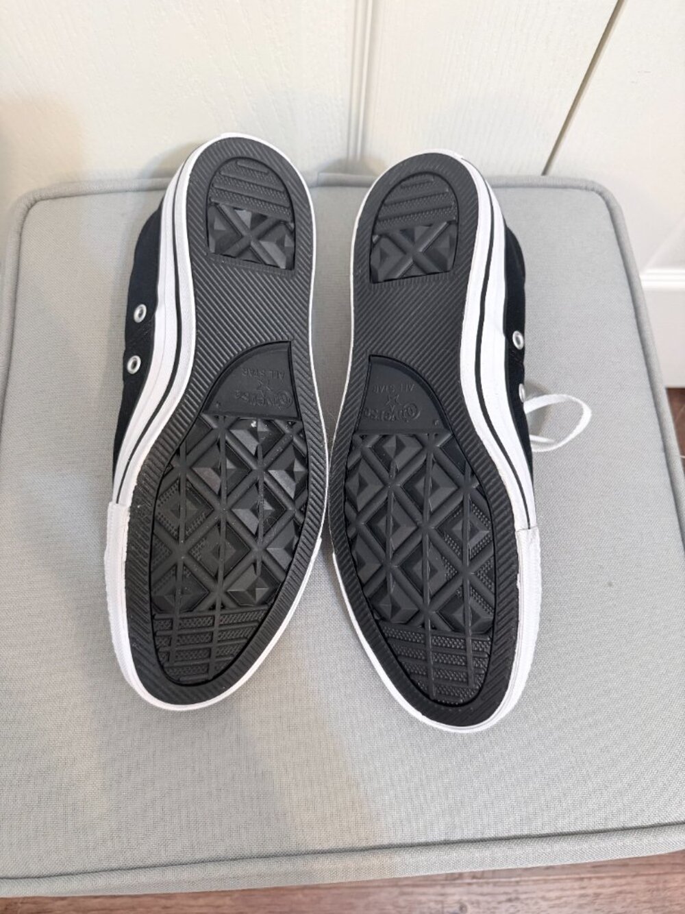 Classic Black Low Converse - Picture 2 of 2